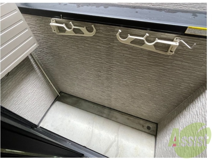 バルコニー　バルコニーには洗濯物物干しがあり洗濯物も干せますね