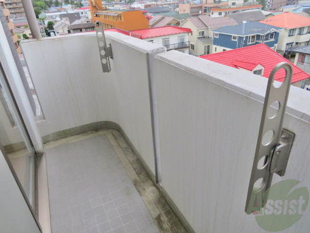 バルコニー　バルコニーには、沢山洗濯物が干せそうですね。