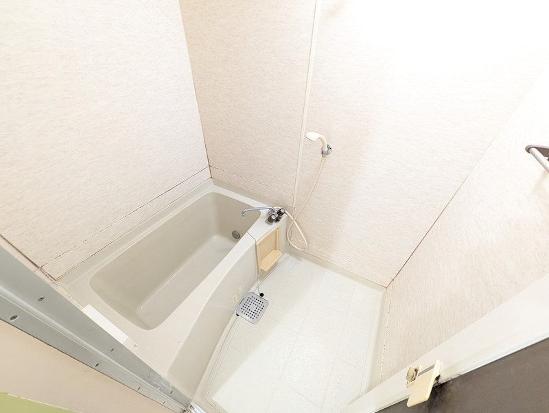 バス・シャワールーム　追焚機能がついた経済的なバス