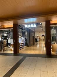 ショッピングセンター　無印良品 イデーショップ六本木店（ショッピングセンター）まで435m