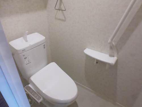 トイレ　温水洗浄暖房便座付トイレ