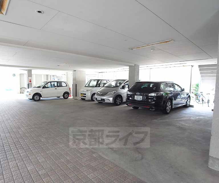 駐車場　・お問い合わせは京都ライフまで・