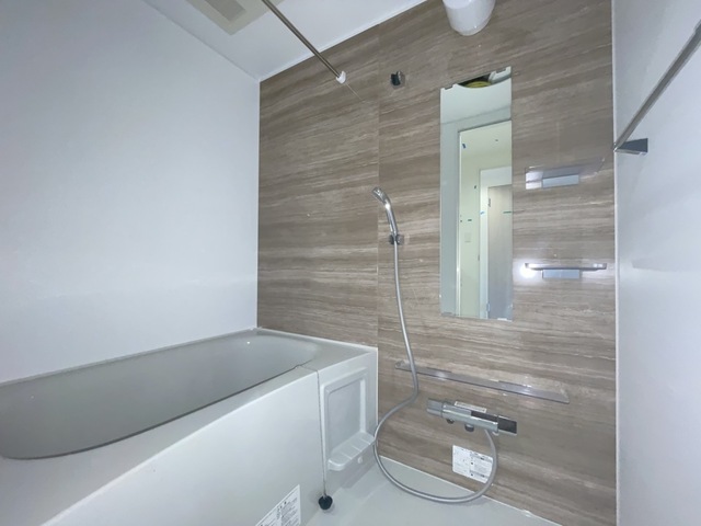 バス・シャワールーム　竣工前写真。写真は同タイプ別部屋です。