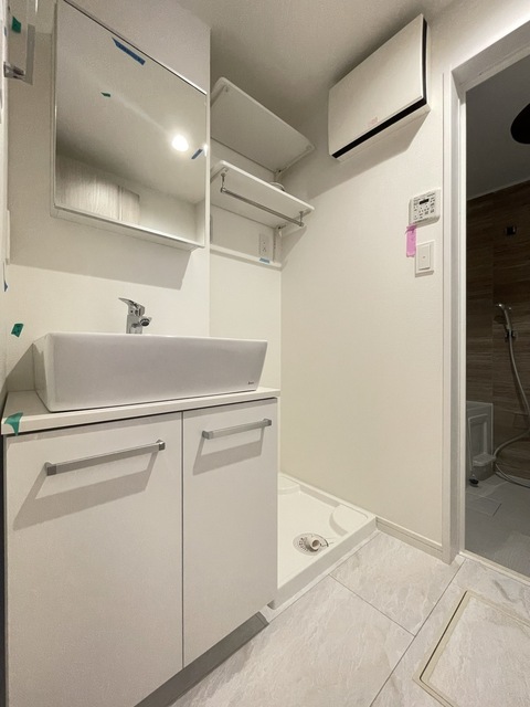 洗面設備　竣工前写真。写真は同タイプ別部屋です。