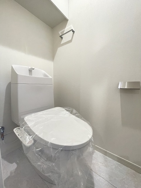 トイレ　竣工前写真。写真は同タイプ別部屋です。