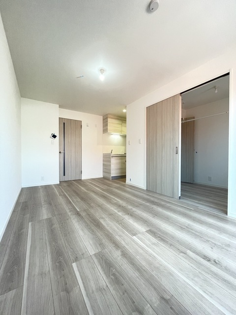 居室・リビング　竣工前写真。写真は同タイプ別部屋です。