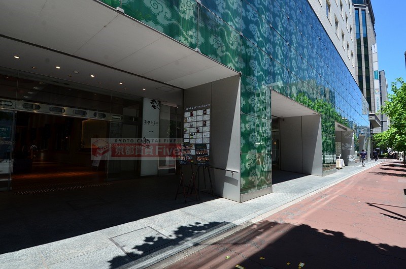 ショッピングセンター　COCON　KARASUMA（ショッピングセンター）まで663m