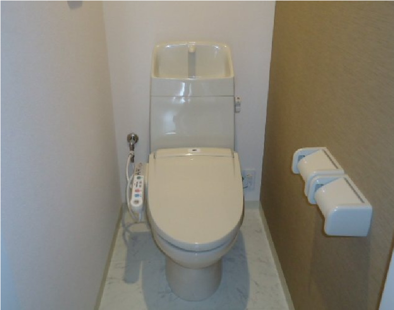 トイレ　落ち着いた色調のトイレです