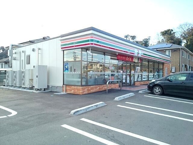 コンビニ　セブンイレブン　里３丁目店（コンビニ）まで350m