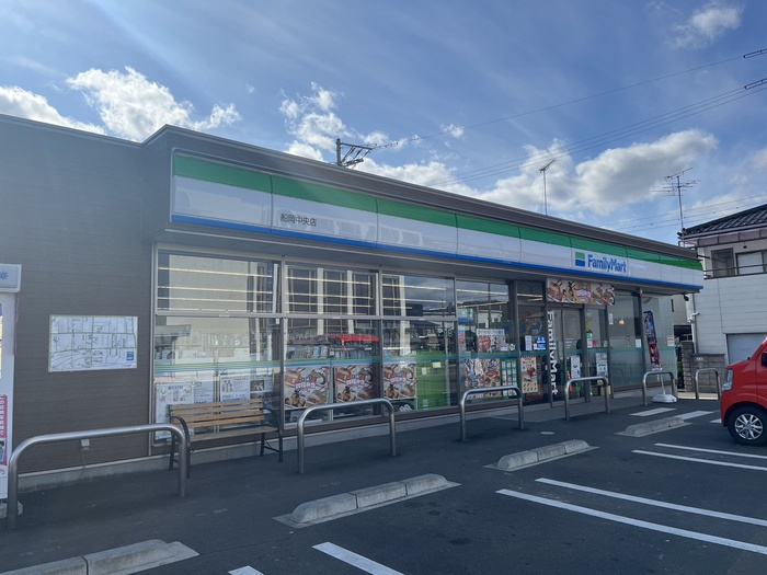 コンビニ　ファミリーマート 船岡中央店（コンビニ）まで1200m