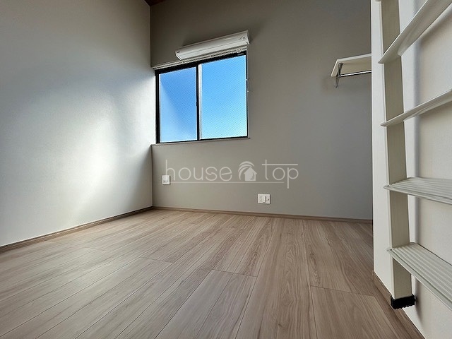 居室・リビング　◆アクセントクロスを施しております♪