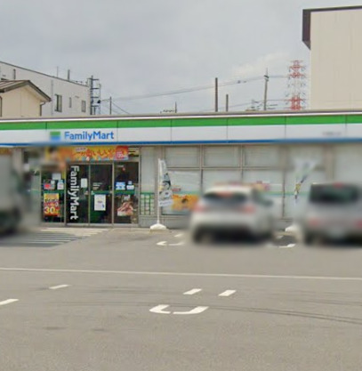 コンビニ　ファミリーマート（コンビニ）まで656m