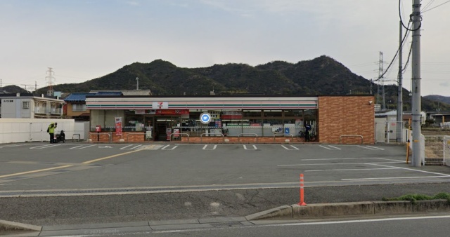 コンビニ　セブンイレブン　姫路上原田店（コンビニ）まで300m