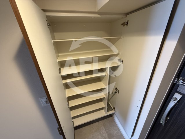 収納　Alivis九条　シューズクローゼット