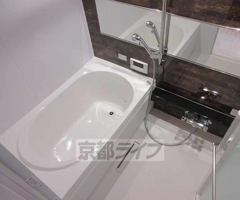 バス・シャワールーム　綺麗なバスルームです