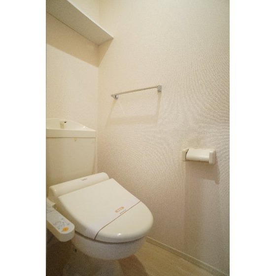 トイレ　※同仕様、別の部屋の写真です