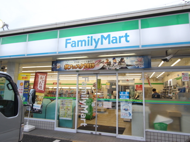 コンビニ　ファミリーマート　花岡十三元今里（コンビニ）まで590m