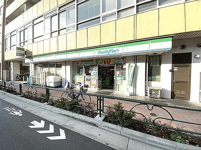 コンビニ　ファミリーマートサンズ田端新町店（コンビニ）まで218m