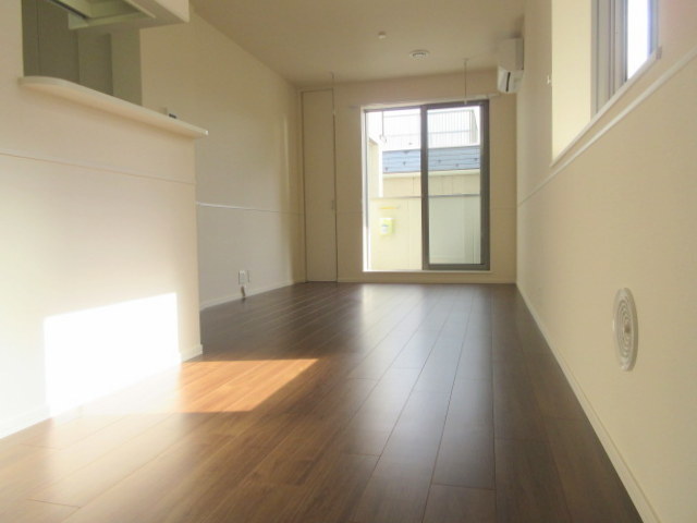 居室・リビング　★キレイなフローリングのリビングです★