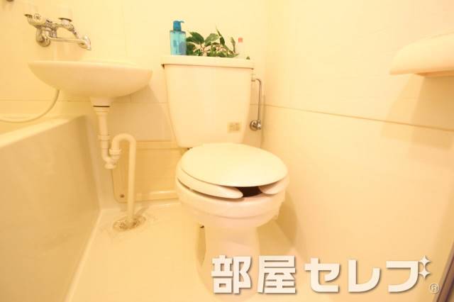 トイレ　考え事でも。（イメージ写真）