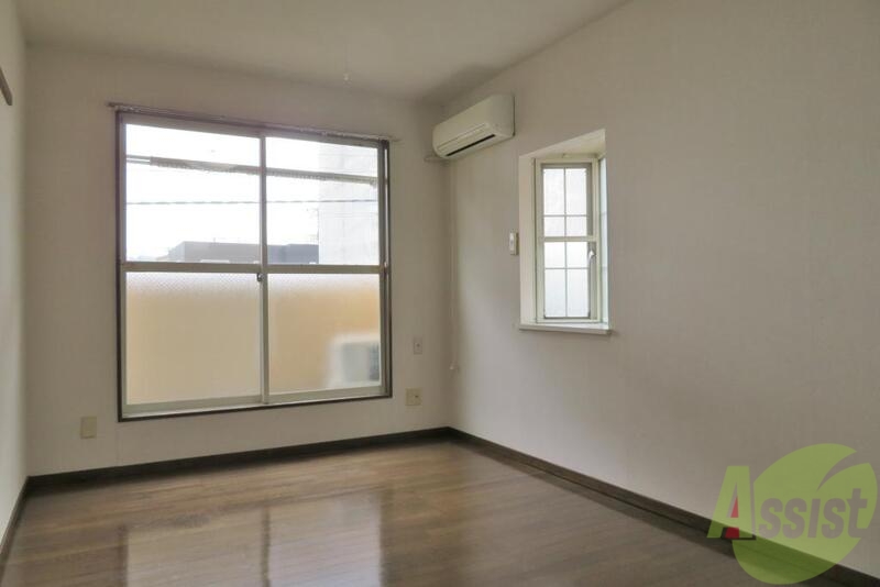 居室・リビング　１Ｋのシンプルなお部屋。窓が二面にあるのもポイントです