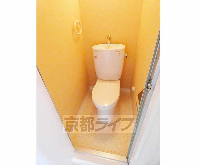 トイレ　ウォシュレットつき