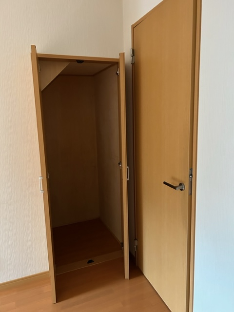 収納　1F　階段下