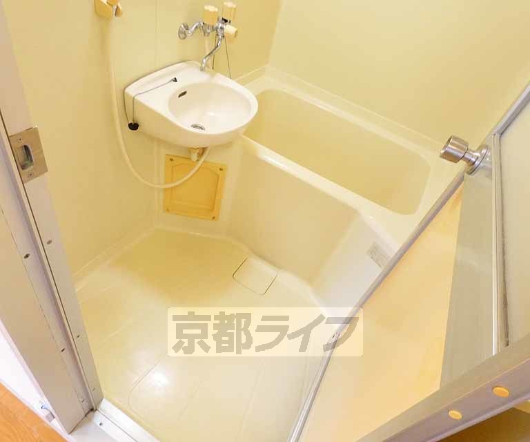 バス・シャワールーム　きれいなバスルームです