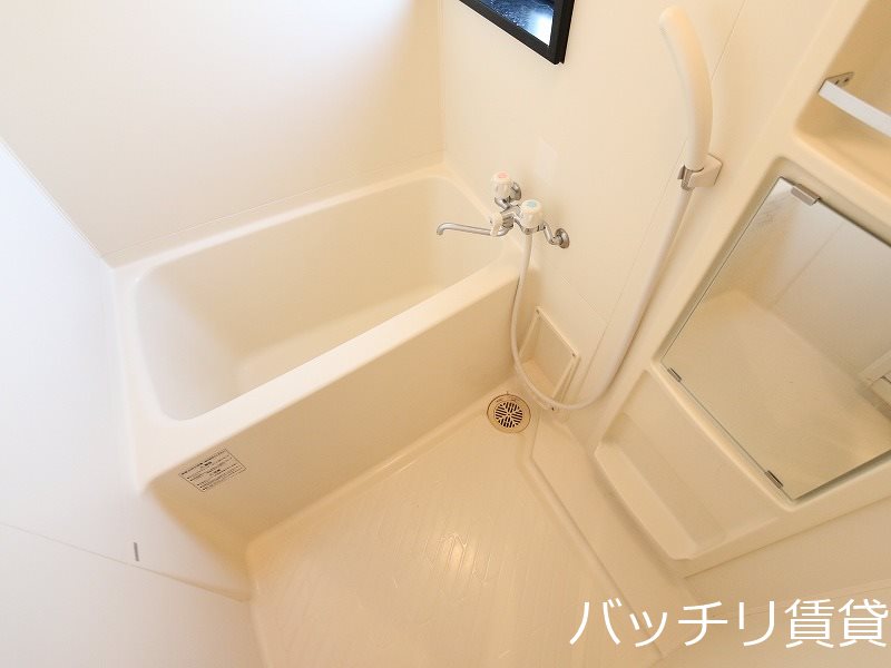 バス・シャワールーム　別号室タイプの為、現状を優先致します。