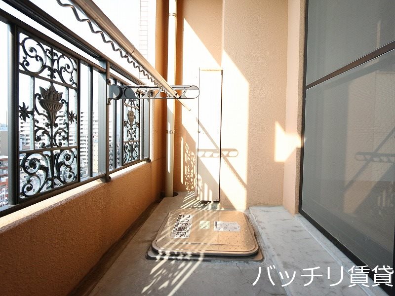 バルコニー　別号室タイプの為、現状を優先致します。