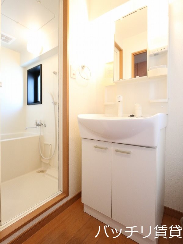 洗面設備　別号室タイプの為、現状を優先致します。