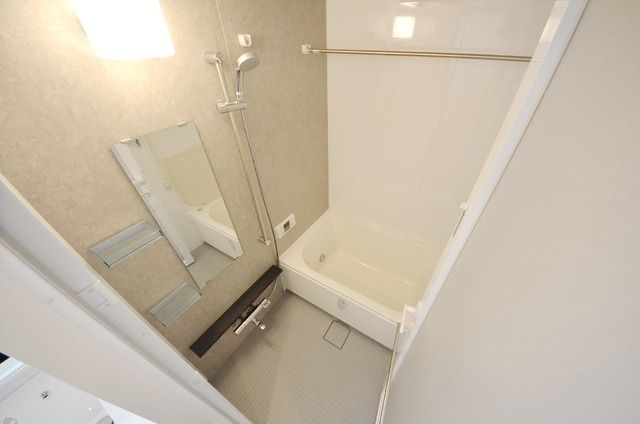 バス・シャワールーム　お問合せは(株)タウンハウジングレジデンス事業部　赤坂店・…