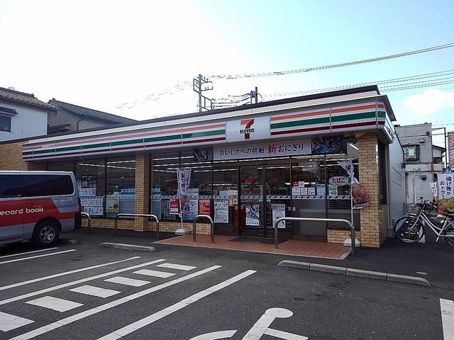 コンビニ　セブンイレブンそうか公園通店（コンビニ）まで550m