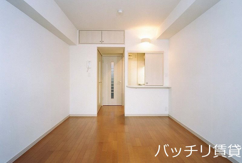 居室・リビング　画像は別号室の為、現況を優先いたします