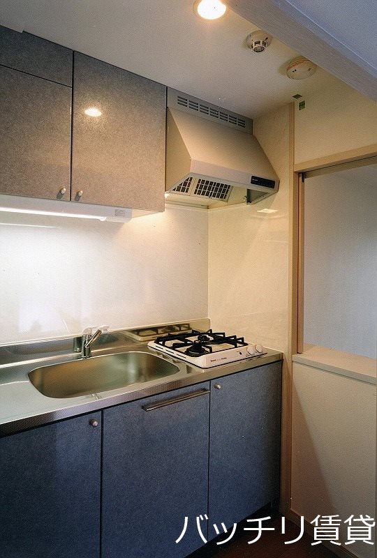 キッチン　画像は別号室の為、現況を優先いたします