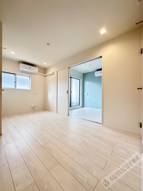 居室・リビング　白基調の内装はより明るく演出します♪