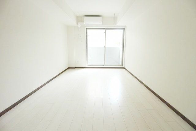 居室・リビング　★白を基調とした清潔感のあるお部屋★