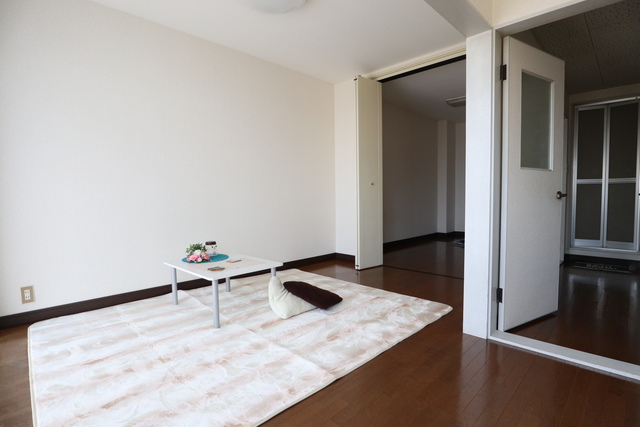 居室・リビング　備品は付きません。