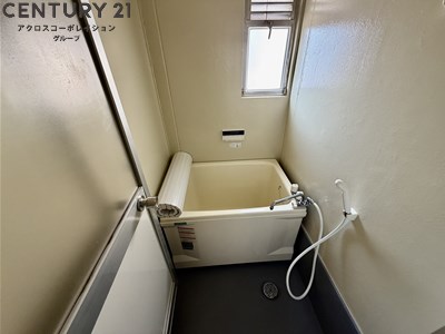 バス・シャワールーム　窓があり換気も楽にできます♪