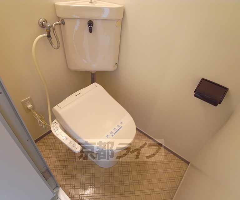 トイレ　ウォシュレットが付いてますね