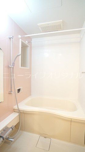 バス・シャワールーム　いつでも温かいバスタイムを楽しめる追い焚き給湯式☆