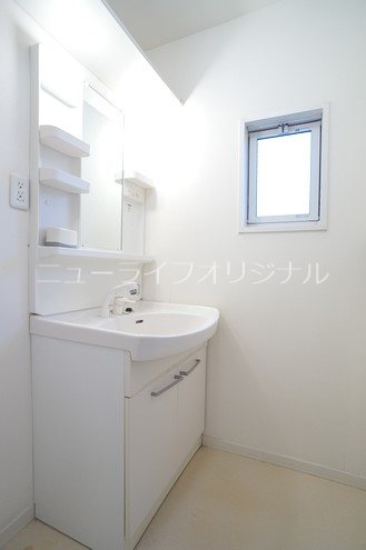 洗面設備　忙しい朝の身支度に役立つシャワー付き洗面台☆