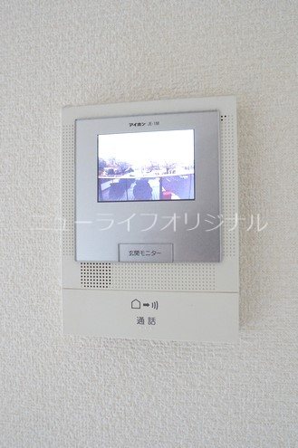 セキュリティ　室内から訪問者を目視できるモニタ付ドアホン☆