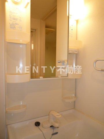 洗面設備　コンパクトで使いやすい洗面所