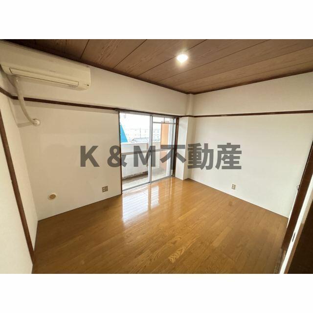 居室・リビング　ゆったり過ごせる居間です