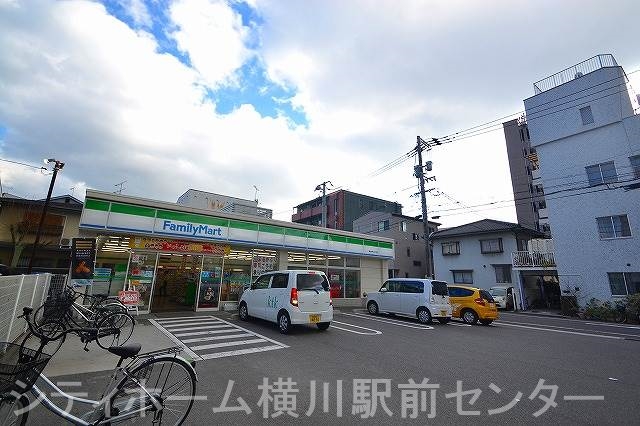 コンビニ　ファミリーマート楠木町三丁目店（コンビニ）まで221m