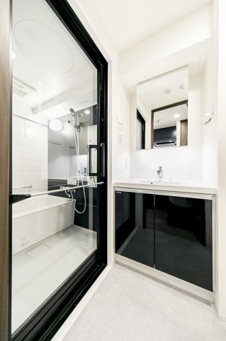 洗面設備　※写真は同タイプ住戸です。