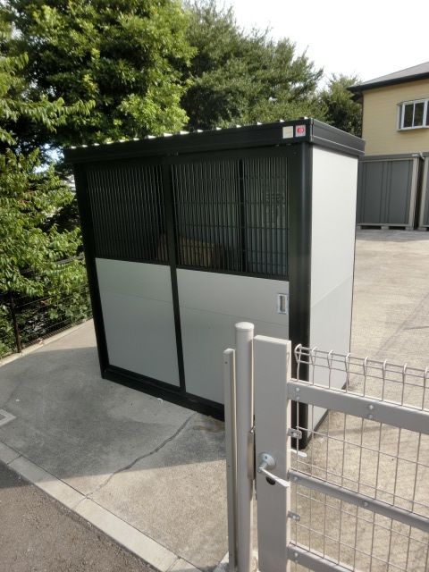 その他　敷地内にゴミ捨て場があるので便利ですね