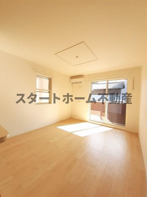 居室・リビング　こちらのリビングで趣味の時間をお楽しみください