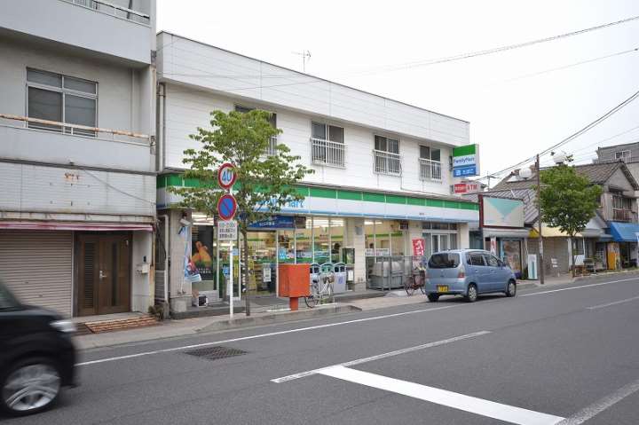 コンビニ　ファミリーマート（コンビニ）まで333m